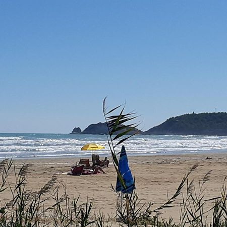 Отель La Dimora In Riva Al Mare Вьесте Экстерьер фото