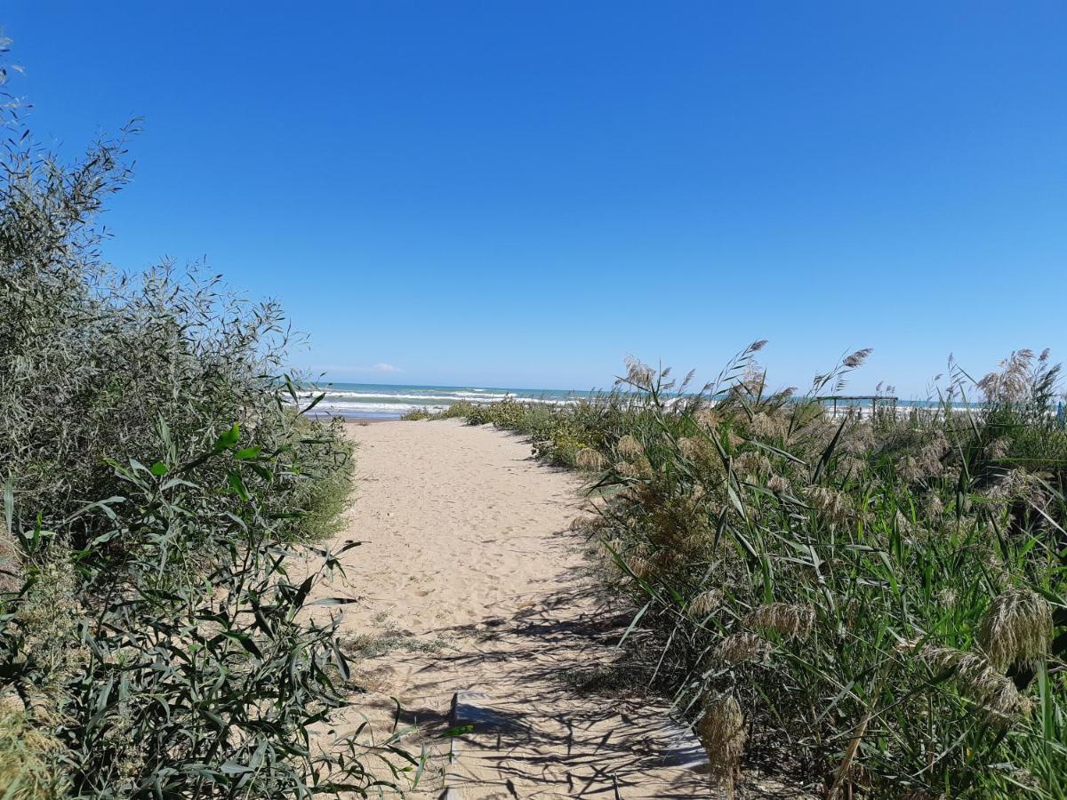 Отель La Dimora In Riva Al Mare Вьесте Экстерьер фото