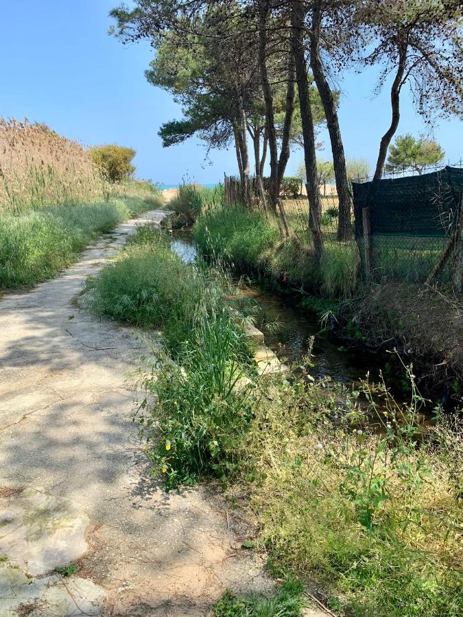 Отель La Dimora In Riva Al Mare Вьесте Экстерьер фото
