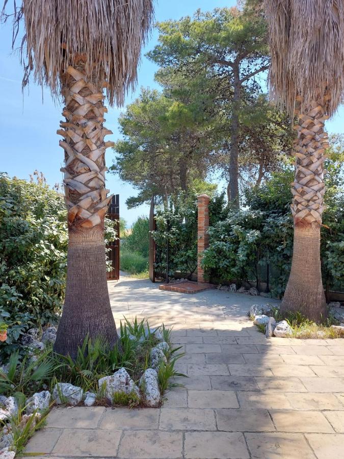 Отель La Dimora In Riva Al Mare Вьесте Экстерьер фото